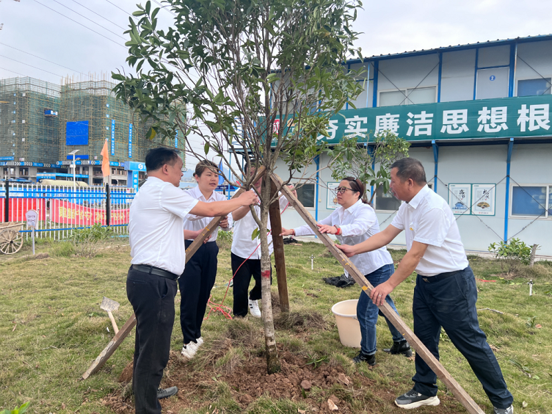 第一分公司第三黨支部與賀州城投集團(tuán)機(jī)關(guān)第一黨支部、賀州城投實(shí)業(yè)公司黨支部聯(lián)合開展主題黨日活動(dòng).png